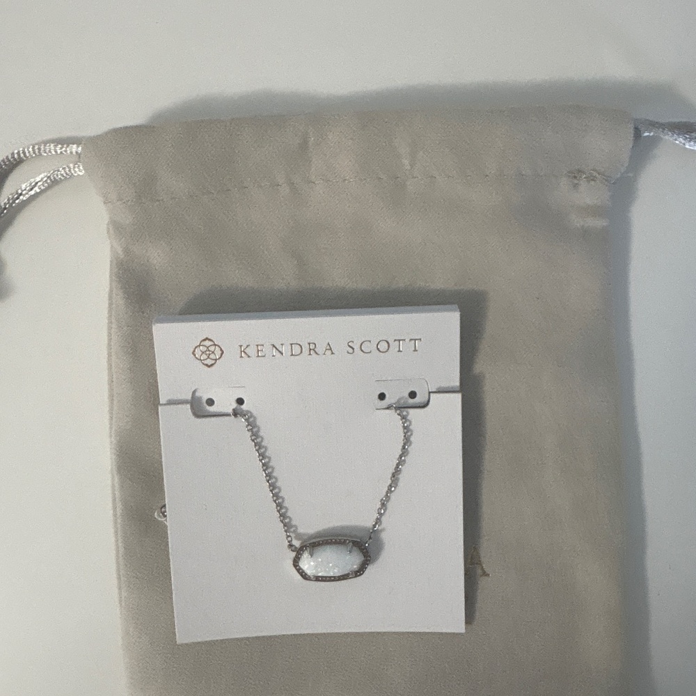 Kendra Scott necklace